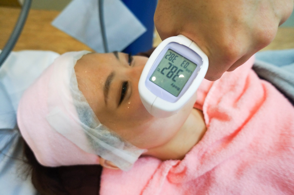 維納斯電波拉皮過程隨時掌控治療溫度